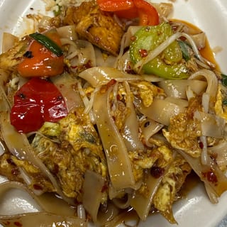 L - Thai Drunken Noodles
